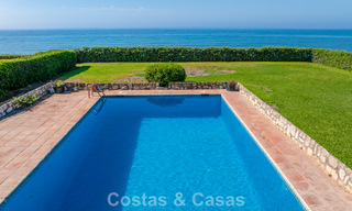 Villa à rénover avec un énorme potentiel à vendre en première ligne de plage entre Marbella et Estepona 802016 