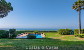 Villa à rénover avec un énorme potentiel à vendre en première ligne de plage entre Marbella et Estepona 802018 