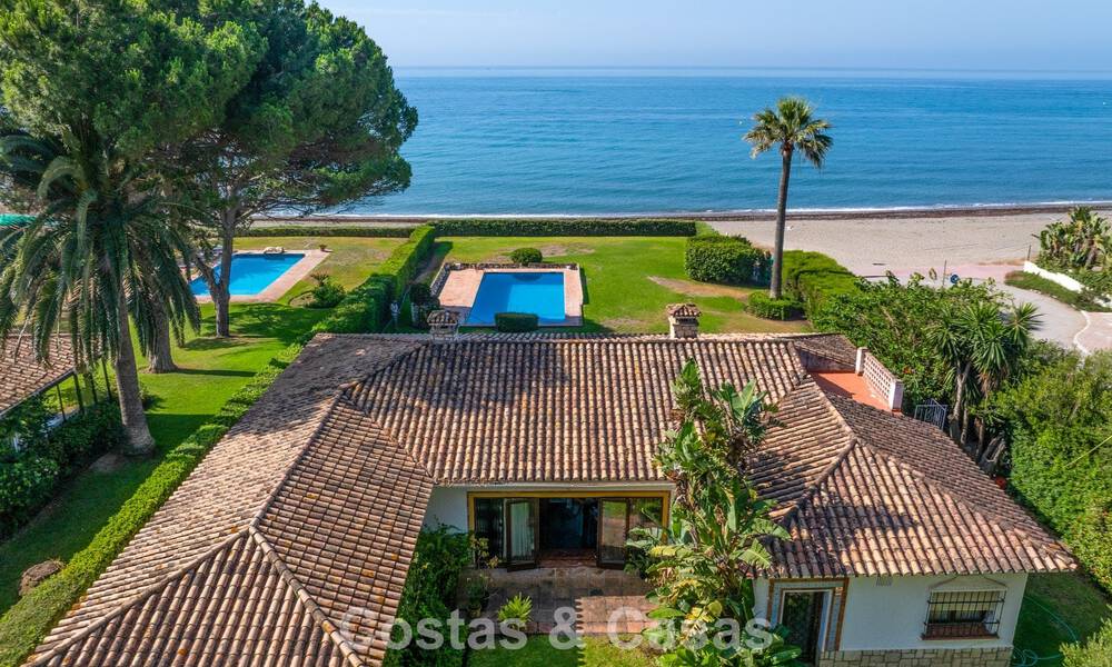 Villa à rénover avec un énorme potentiel à vendre en première ligne de plage entre Marbella et Estepona 802021