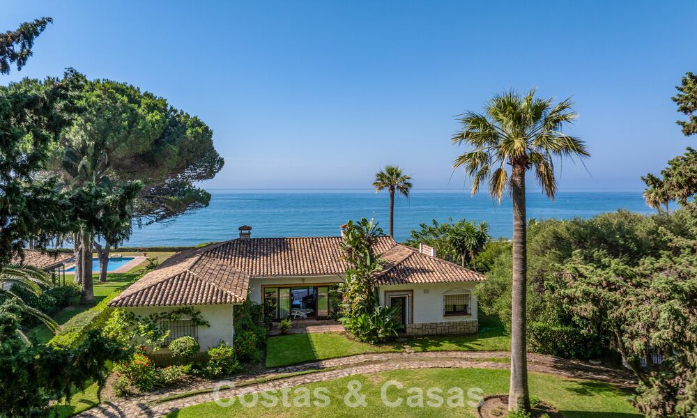 Villa à rénover avec un énorme potentiel à vendre en première ligne de plage entre Marbella et Estepona 802025