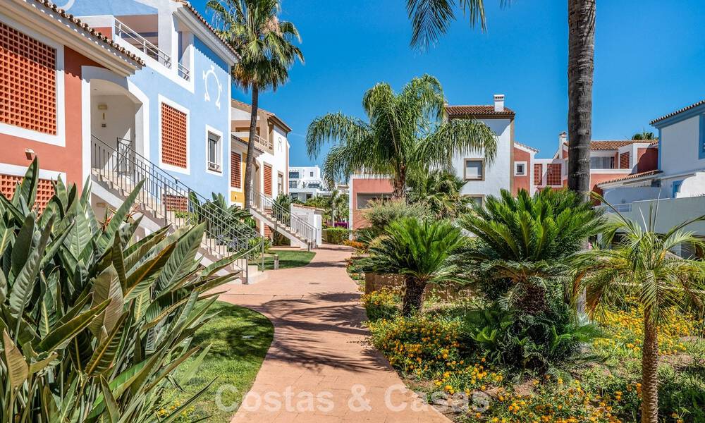 Appartement au dernier étage à vendre sur la New Golden Mile entre Marbella et le centre d'Estepona 802060