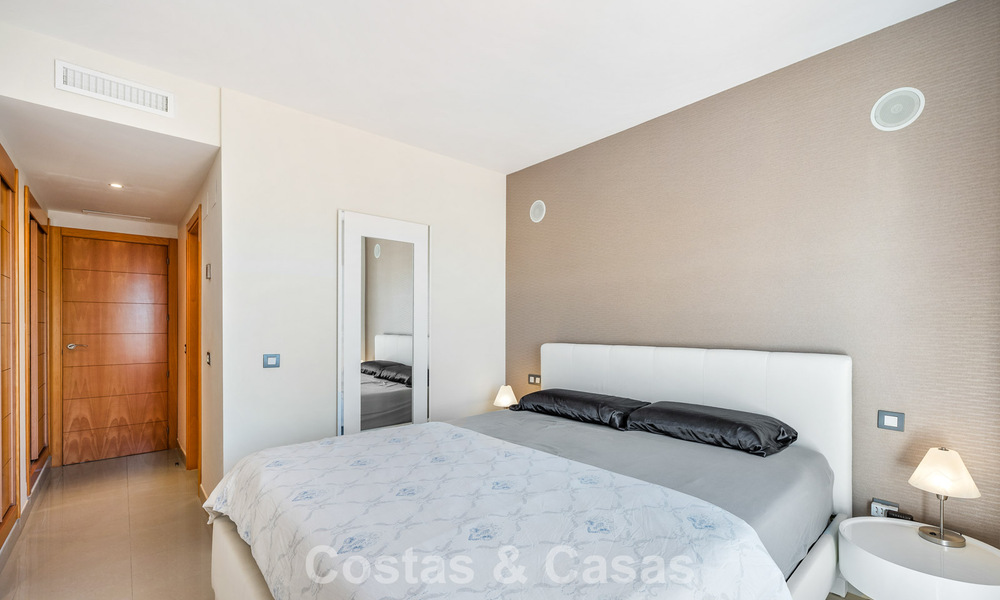 Appartement au dernier étage à vendre sur la New Golden Mile entre Marbella et le centre d'Estepona 802068