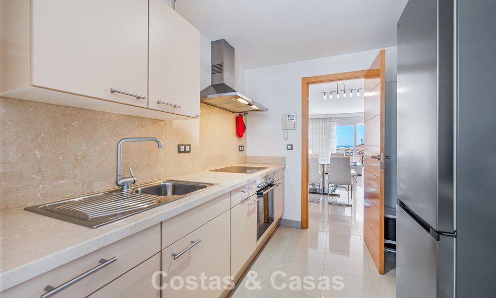 Appartement au dernier étage à vendre sur la New Golden Mile entre Marbella et le centre d'Estepona 802072