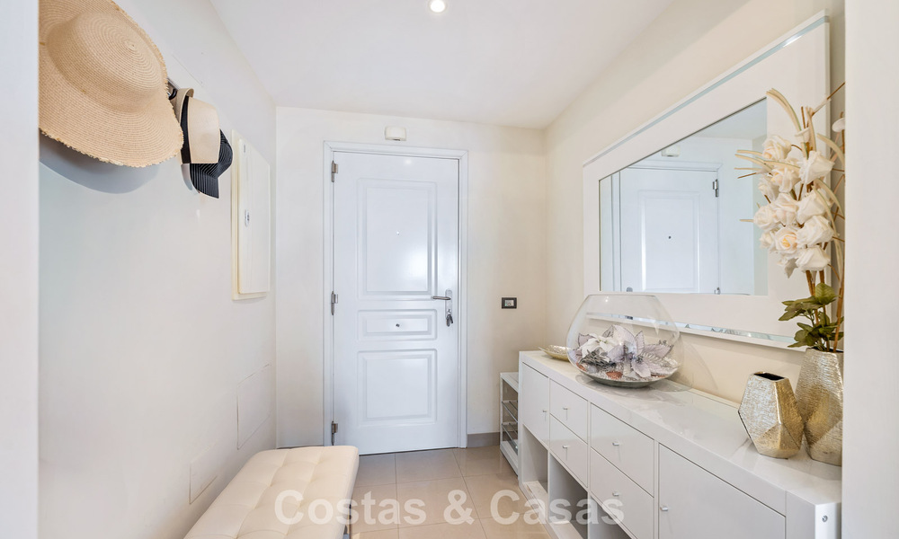 Appartement au dernier étage à vendre sur la New Golden Mile entre Marbella et le centre d'Estepona 802074