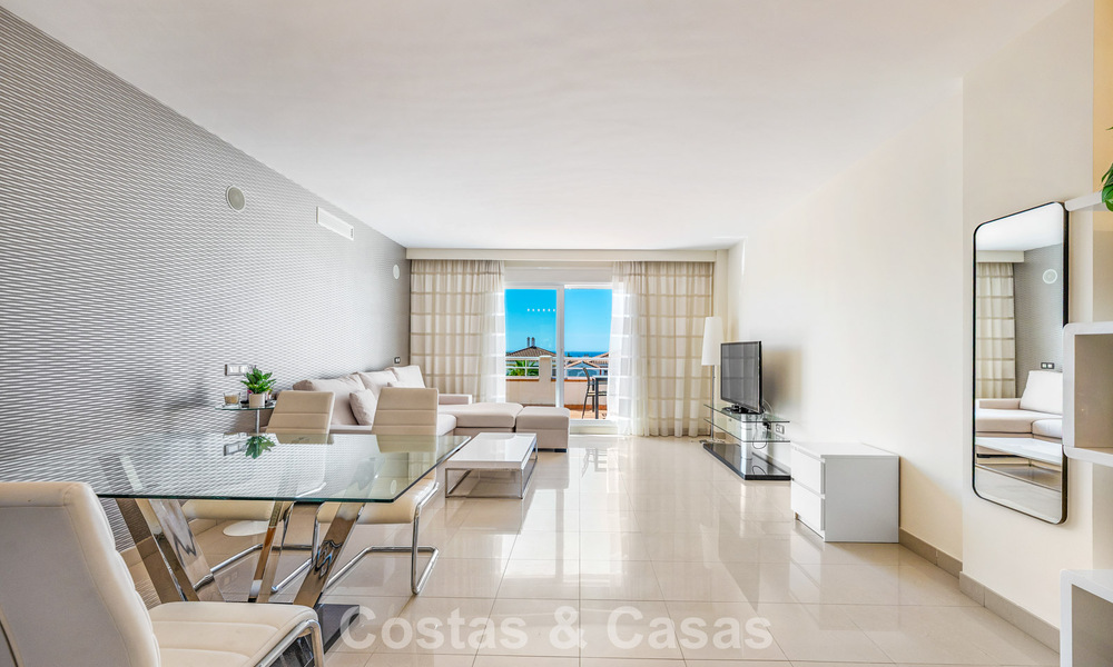 Appartement au dernier étage à vendre sur la New Golden Mile entre Marbella et le centre d'Estepona 802076