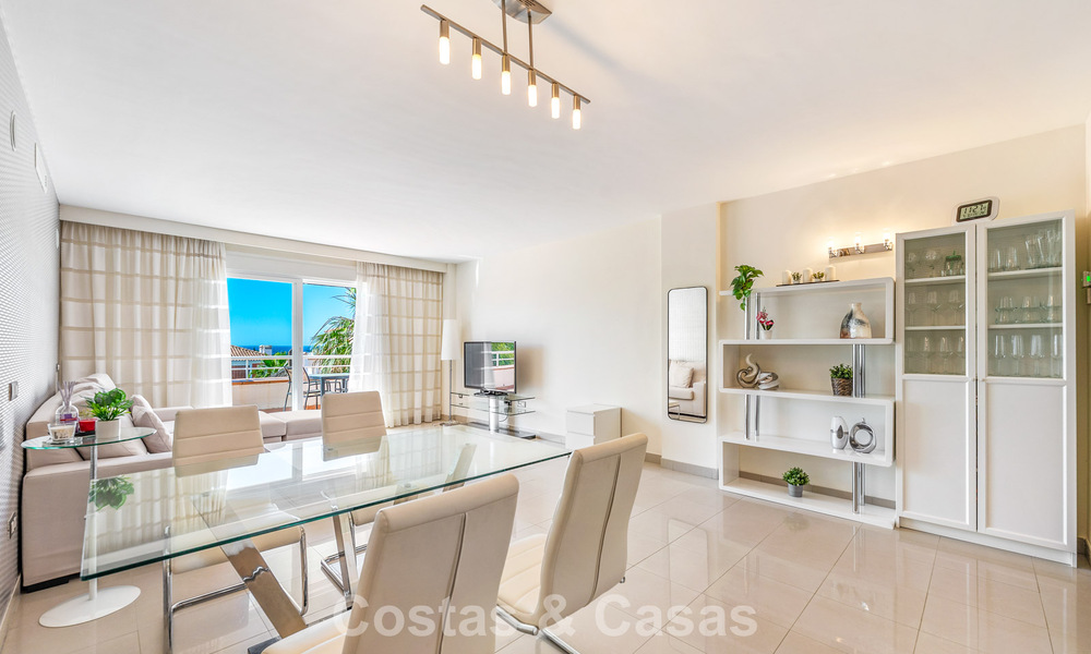 Appartement au dernier étage à vendre sur la New Golden Mile entre Marbella et le centre d'Estepona 802077