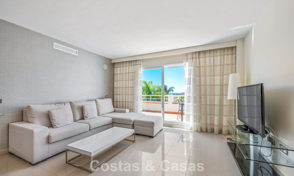 Appartement au dernier étage à vendre sur la New Golden Mile entre Marbella et le centre d'Estepona 802079