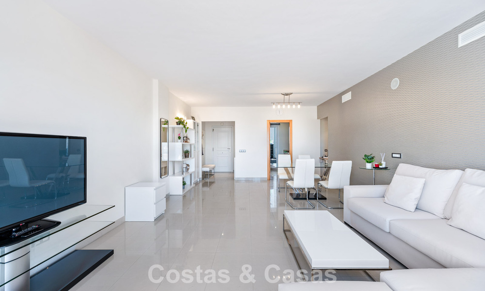 Appartement au dernier étage à vendre sur la New Golden Mile entre Marbella et le centre d'Estepona 802081