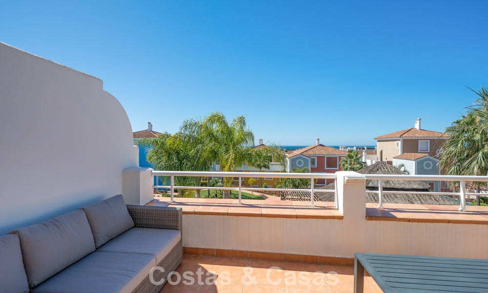 Appartement au dernier étage à vendre sur la New Golden Mile entre Marbella et le centre d'Estepona 802084