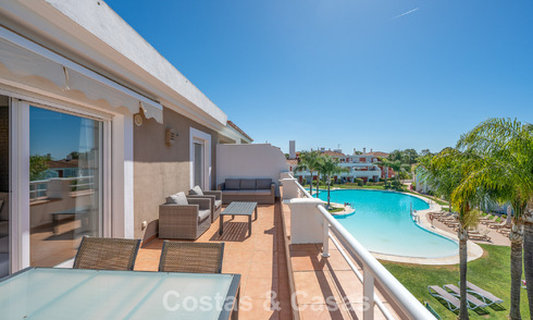 Appartement au dernier étage à vendre sur la New Golden Mile entre Marbella et le centre d'Estepona 802087