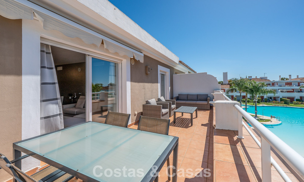 Appartement au dernier étage à vendre sur la New Golden Mile entre Marbella et le centre d'Estepona 802088