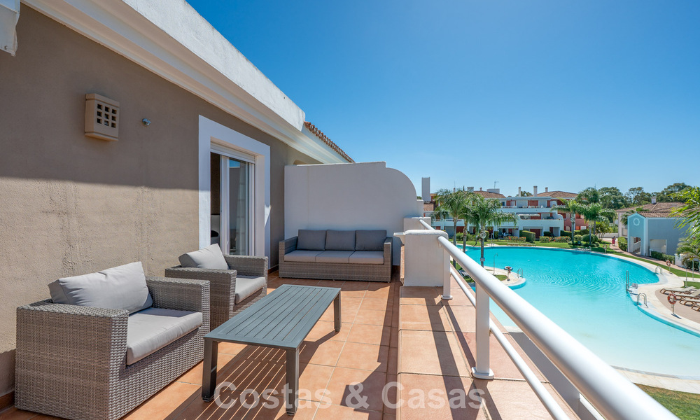 Appartement au dernier étage à vendre sur la New Golden Mile entre Marbella et le centre d'Estepona 802089