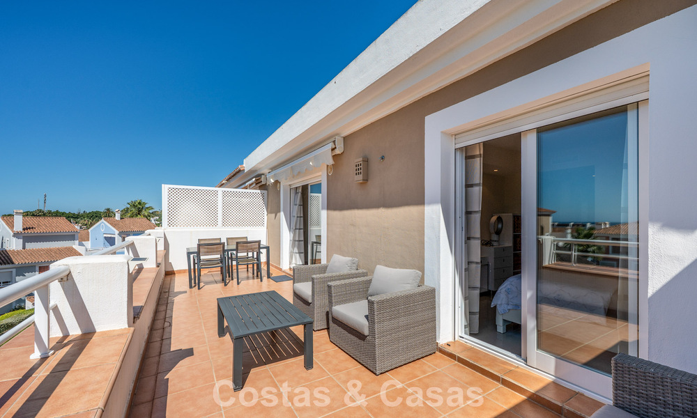 Appartement au dernier étage à vendre sur la New Golden Mile entre Marbella et le centre d'Estepona 802090