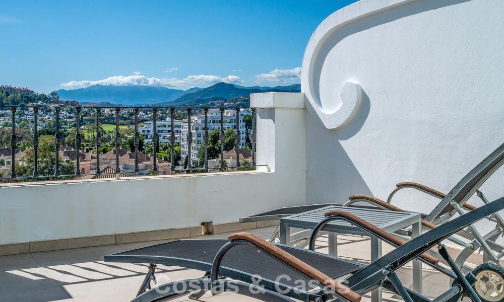 Charmante maison de ville à vendre dans un complexe de style andalou, proche des commodités à Nueva Andalucía, Marbella 802345