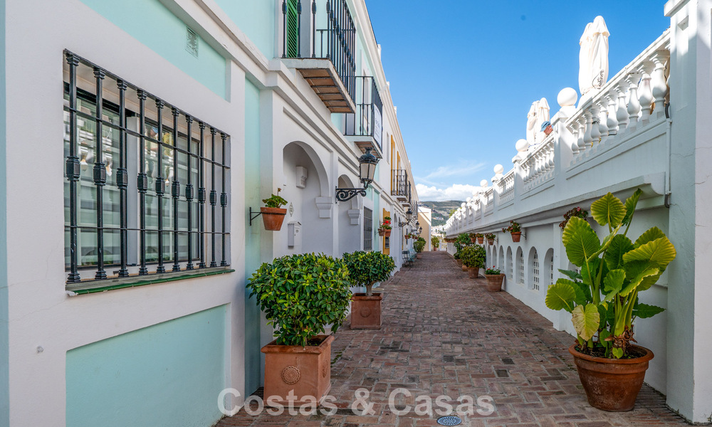 Charmante maison de ville à vendre dans un complexe de style andalou, proche des commodités à Nueva Andalucía, Marbella 802349