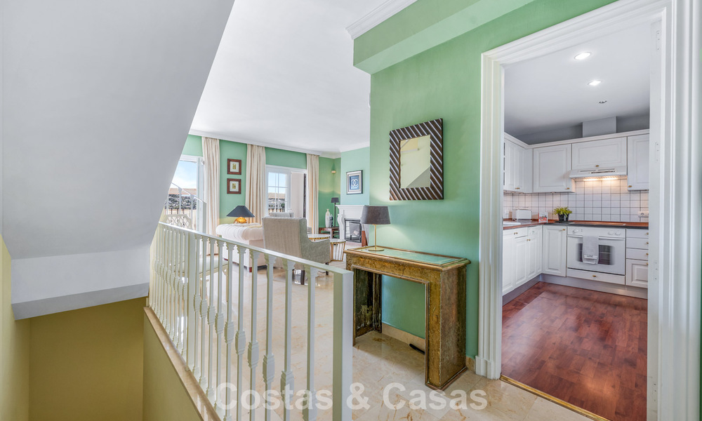 Charmante maison de ville à vendre dans un complexe de style andalou, proche des commodités à Nueva Andalucía, Marbella 802352