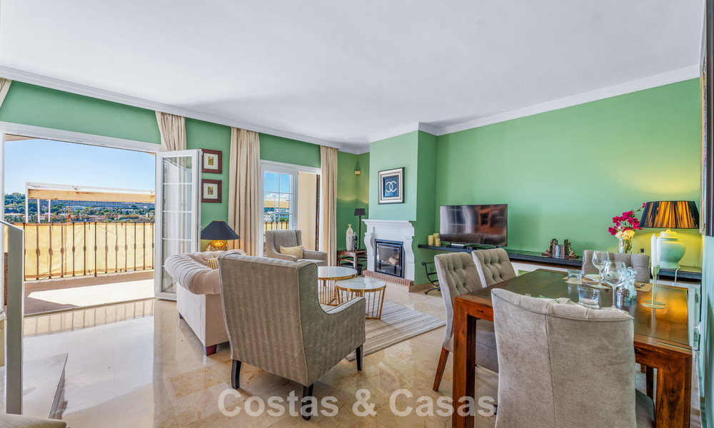 Charmante maison de ville à vendre dans un complexe de style andalou, proche des commodités à Nueva Andalucía, Marbella 802353