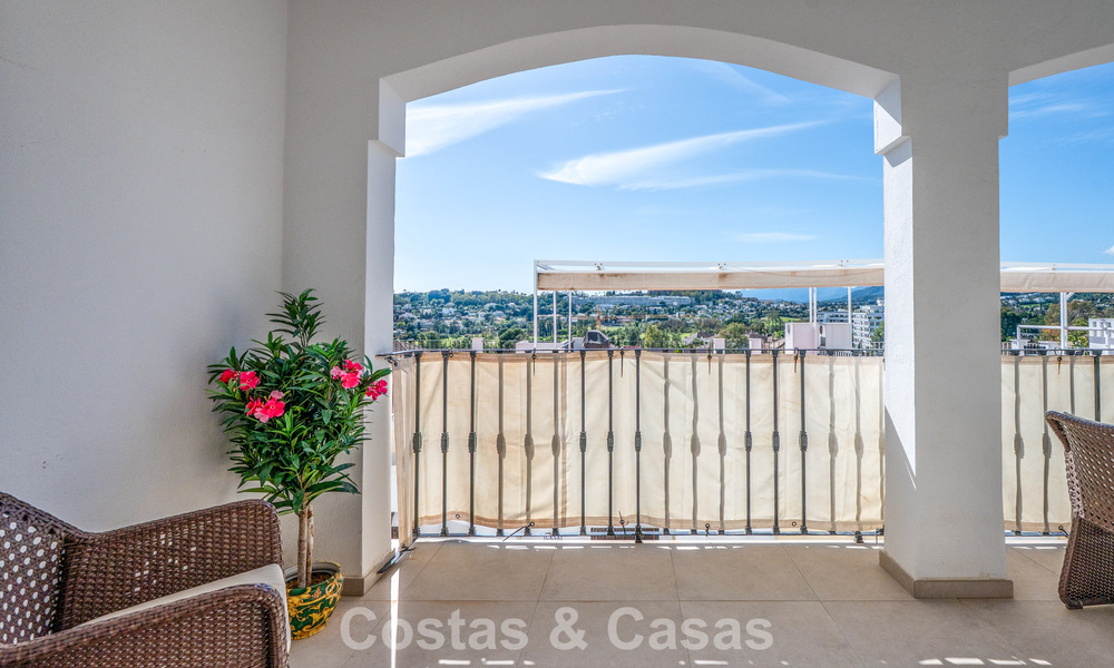 Charmante maison de ville à vendre dans un complexe de style andalou, proche des commodités à Nueva Andalucía, Marbella 802355