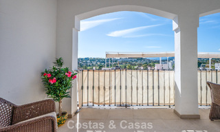 Charmante maison de ville à vendre dans un complexe de style andalou, proche des commodités à Nueva Andalucía, Marbella 802355 