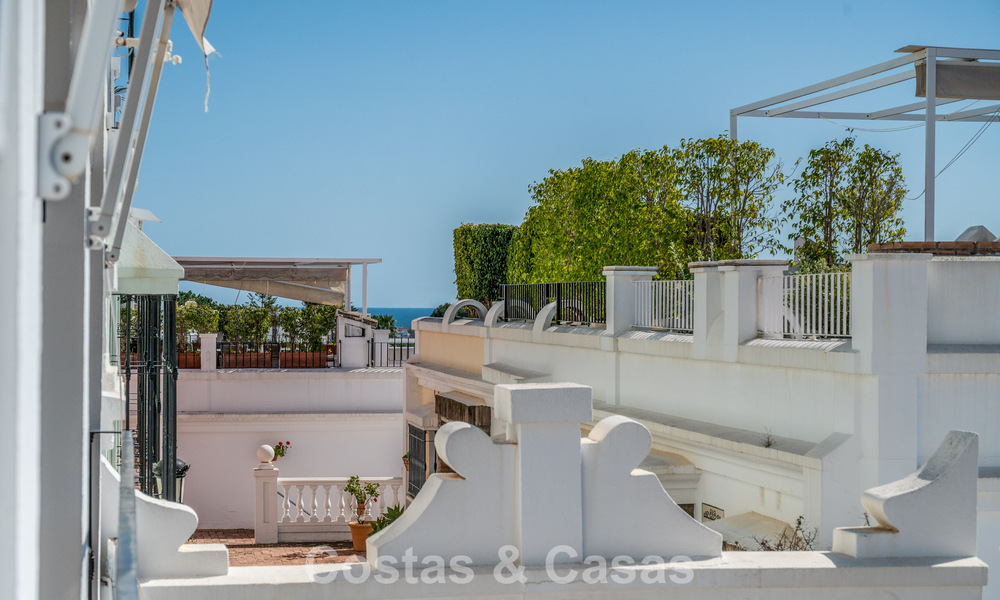 Charmante maison de ville à vendre dans un complexe de style andalou, proche des commodités à Nueva Andalucía, Marbella 802361