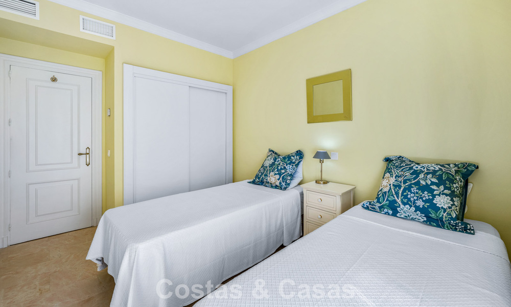 Charmante maison de ville à vendre dans un complexe de style andalou, proche des commodités à Nueva Andalucía, Marbella 802363