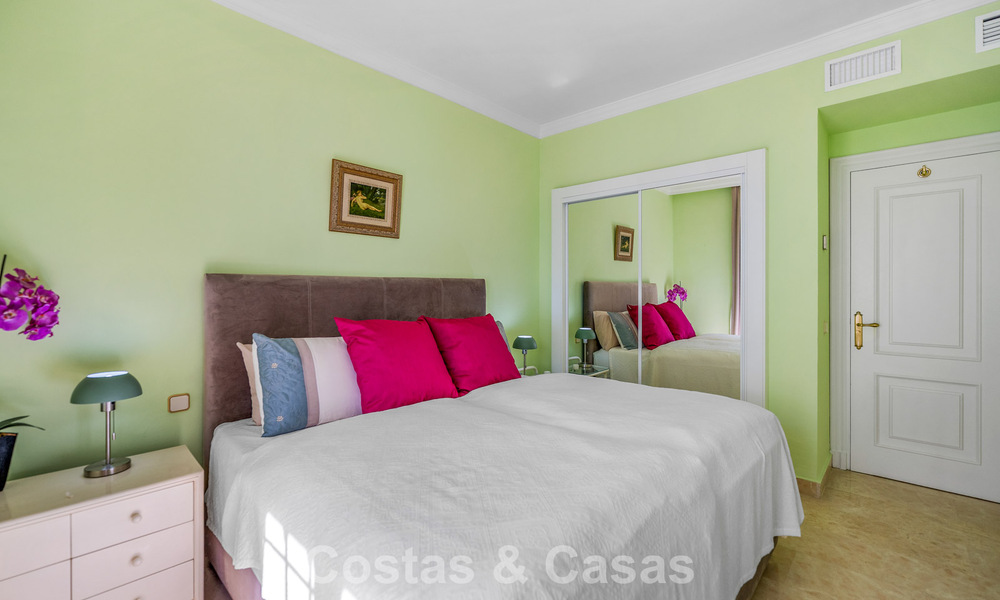 Charmante maison de ville à vendre dans un complexe de style andalou, proche des commodités à Nueva Andalucía, Marbella 802365
