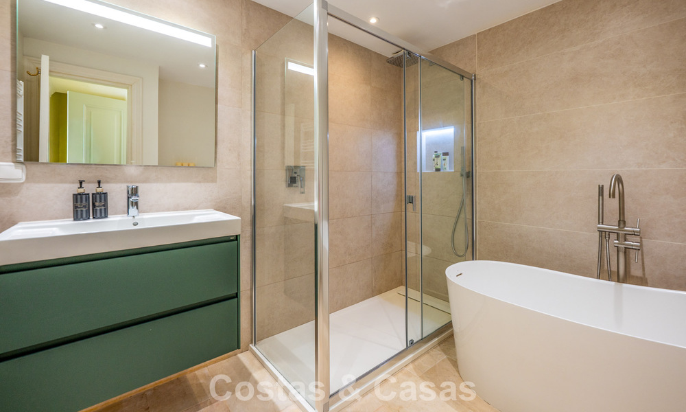 Charmante maison de ville à vendre dans un complexe de style andalou, proche des commodités à Nueva Andalucía, Marbella 802366
