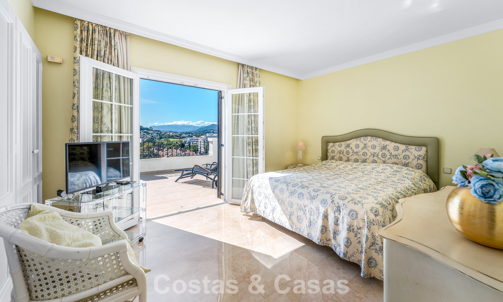 Charmante maison de ville à vendre dans un complexe de style andalou, proche des commodités à Nueva Andalucía, Marbella 802370