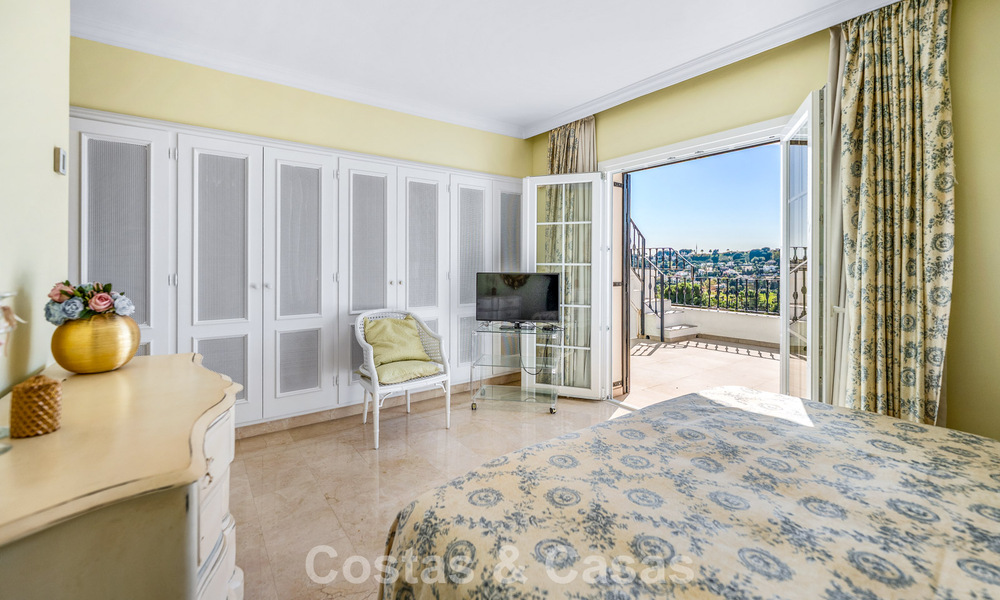 Charmante maison de ville à vendre dans un complexe de style andalou, proche des commodités à Nueva Andalucía, Marbella 802371