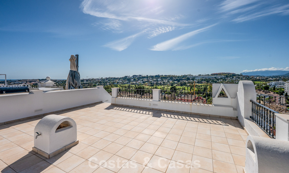 Charmante maison de ville à vendre dans un complexe de style andalou, proche des commodités à Nueva Andalucía, Marbella 802378