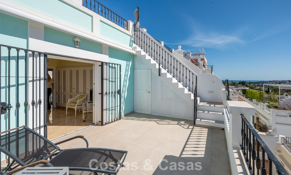 Charmante maison de ville à vendre dans un complexe de style andalou, proche des commodités à Nueva Andalucía, Marbella 802380