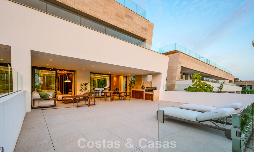 Appartement duplex exclusif avec intérieur Fendi à vendre sur la Milla de Oro de Marbella 802286