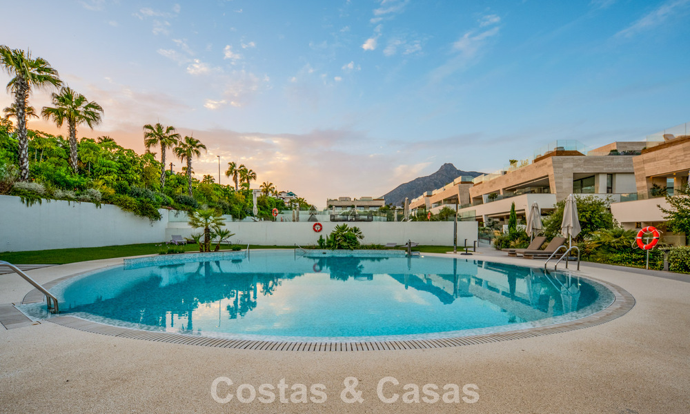 Appartement duplex exclusif avec intérieur Fendi à vendre sur la Milla de Oro de Marbella 802341