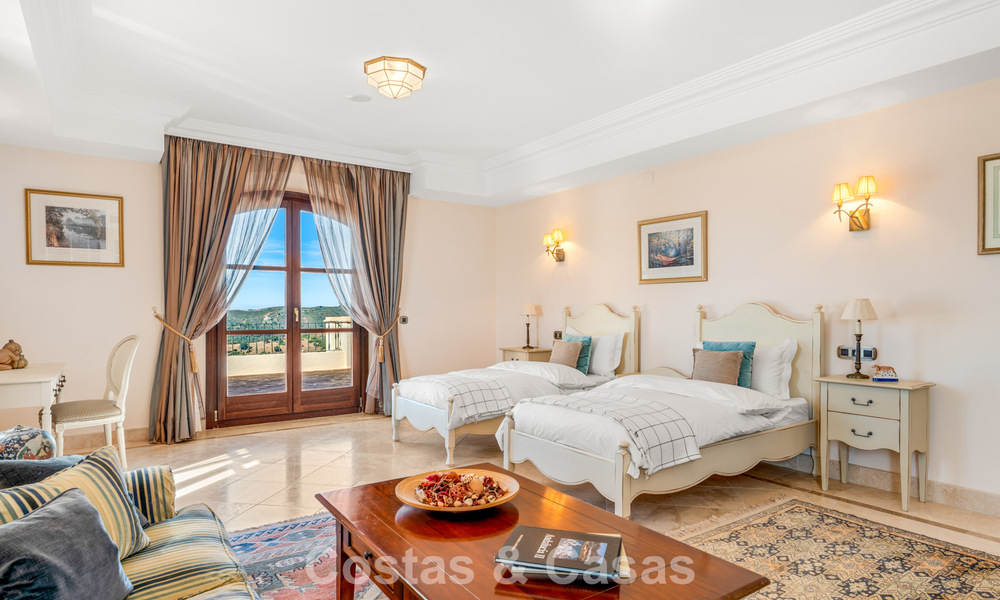 Majestueux domaine espagnol (Finca) à vendre dans un cadre verdoyant sur la New Golden Mile entre Marbella et Estepona 802226