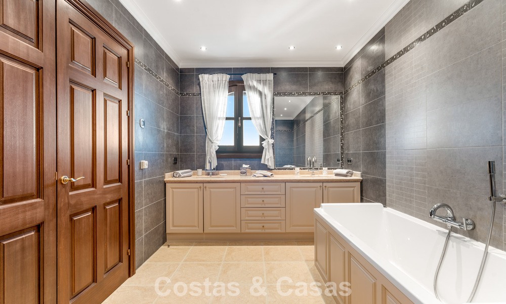 Majestueux domaine espagnol (Finca) à vendre dans un cadre verdoyant sur la New Golden Mile entre Marbella et Estepona 802233