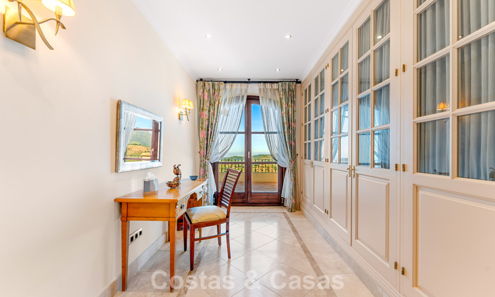 Majestueux domaine espagnol (Finca) à vendre dans un cadre verdoyant sur la New Golden Mile entre Marbella et Estepona 802237