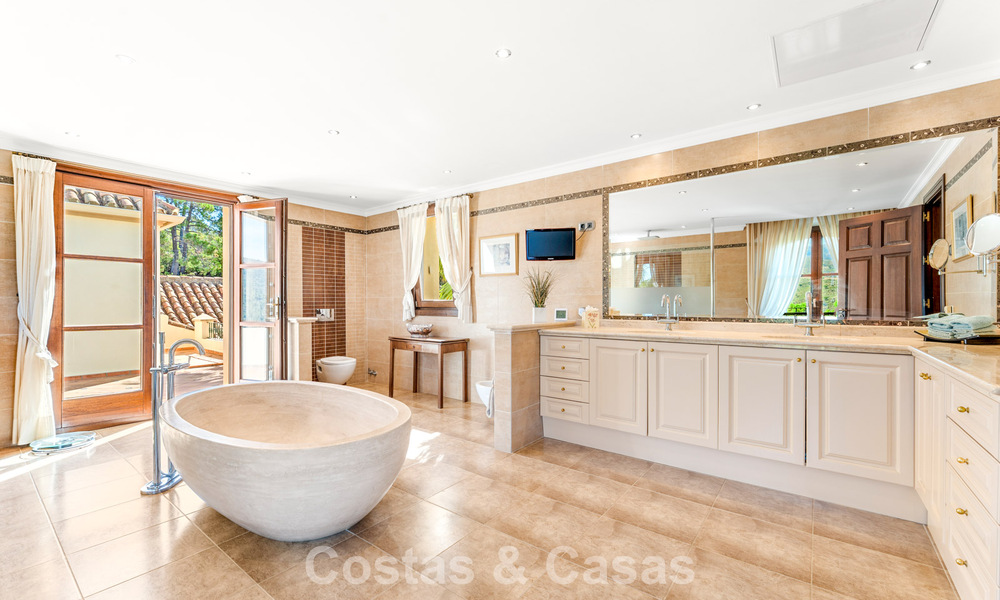Majestueux domaine espagnol (Finca) à vendre dans un cadre verdoyant sur la New Golden Mile entre Marbella et Estepona 802240