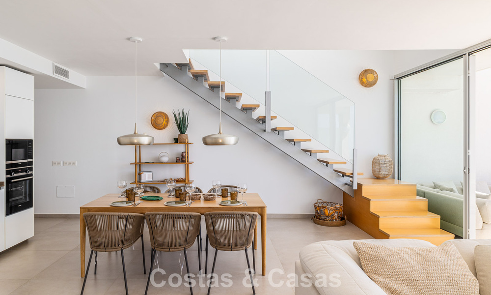 Penthouse duplex moderne et lumineux avec vue frontale sur la mer à vendre à Benalmádena, Costa del Sol 802199