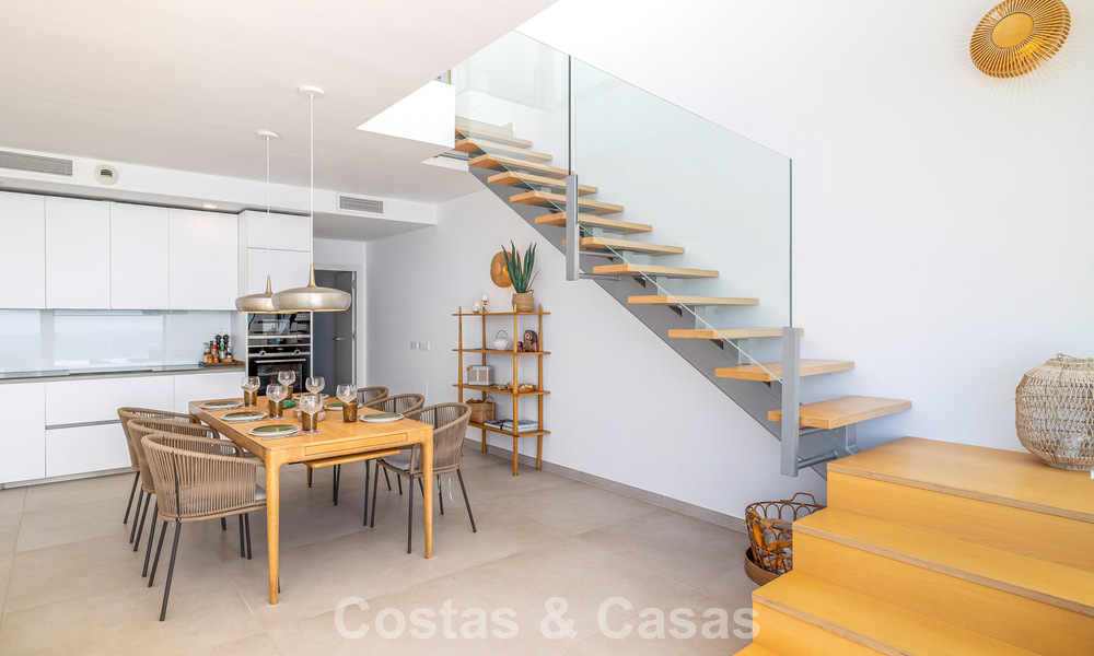 Penthouse duplex moderne et lumineux avec vue frontale sur la mer à vendre à Benalmádena, Costa del Sol 802201