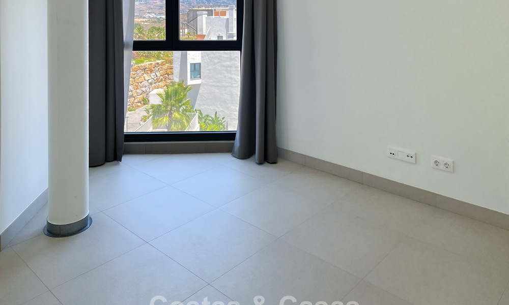 Appartement d'angle moderne dans un complexe hôtelier de luxe offrant une vue panoramique sur la mer à La Cala de Mijas, Costa del Sol 802125