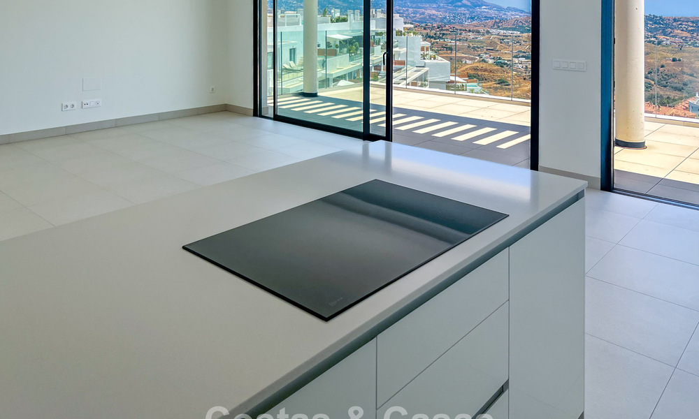 Appartement d'angle moderne dans un complexe hôtelier de luxe offrant une vue panoramique sur la mer à La Cala de Mijas, Costa del Sol 802126