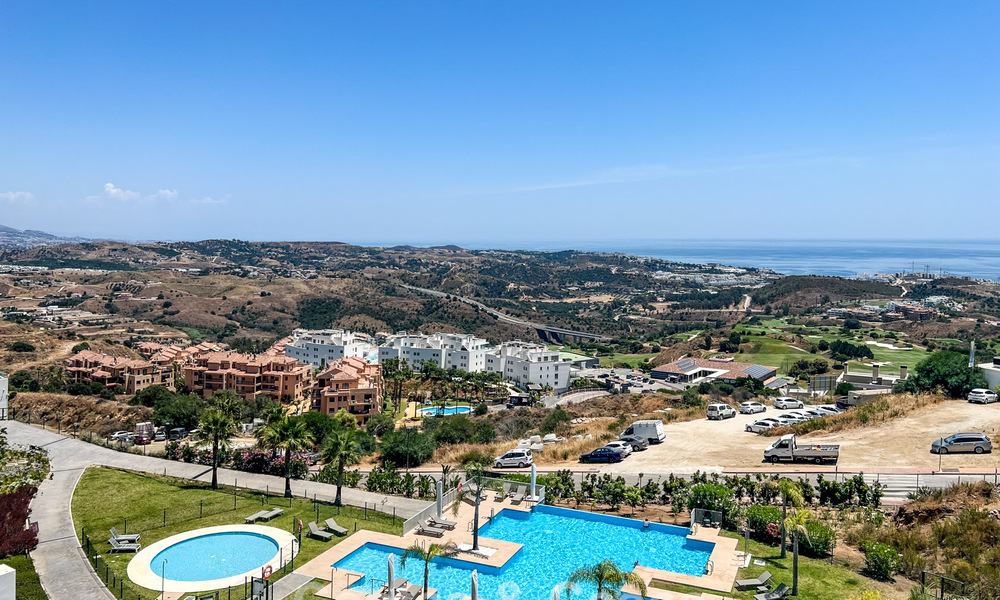 Appartement d'angle moderne dans un complexe hôtelier de luxe offrant une vue panoramique sur la mer à La Cala de Mijas, Costa del Sol 802130