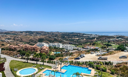 Appartement d'angle moderne dans un complexe hôtelier de luxe offrant une vue panoramique sur la mer à La Cala de Mijas, Costa del Sol 802130