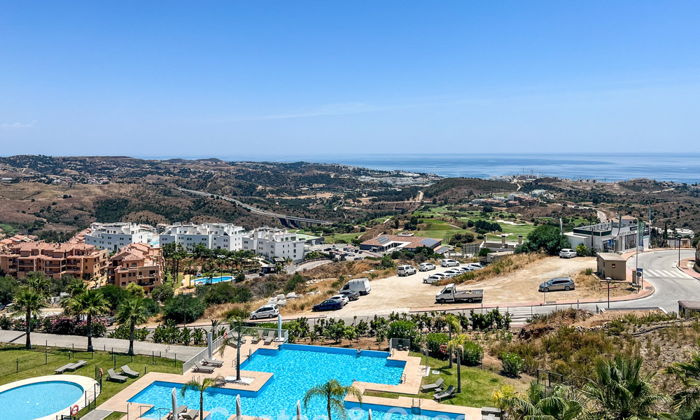 Appartement d'angle moderne dans un complexe hôtelier de luxe offrant une vue panoramique sur la mer à La Cala de Mijas, Costa del Sol 802131