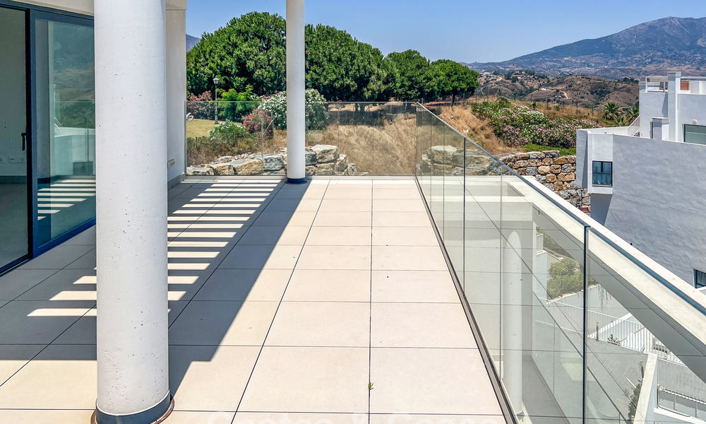 Appartement d'angle moderne dans un complexe hôtelier de luxe offrant une vue panoramique sur la mer à La Cala de Mijas, Costa del Sol 802133