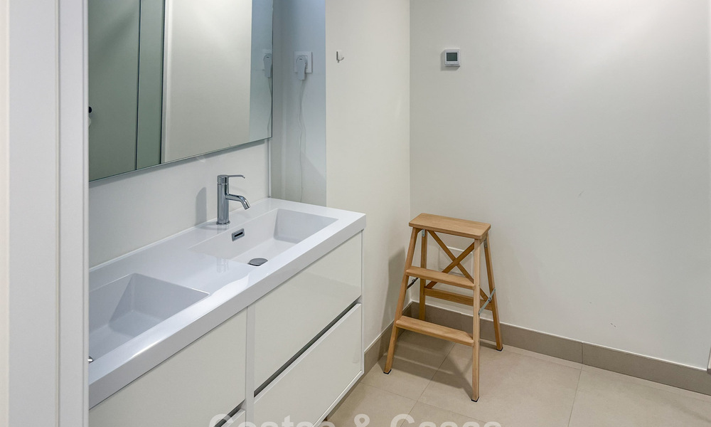 Appartement d'angle moderne dans un complexe hôtelier de luxe offrant une vue panoramique sur la mer à La Cala de Mijas, Costa del Sol 802140
