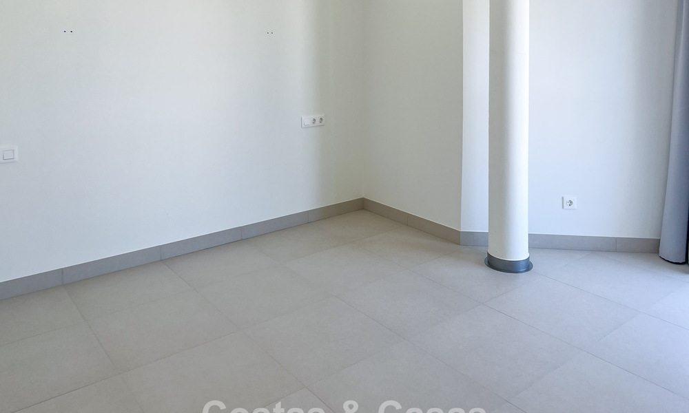 Appartement d'angle moderne dans un complexe hôtelier de luxe offrant une vue panoramique sur la mer à La Cala de Mijas, Costa del Sol 802141