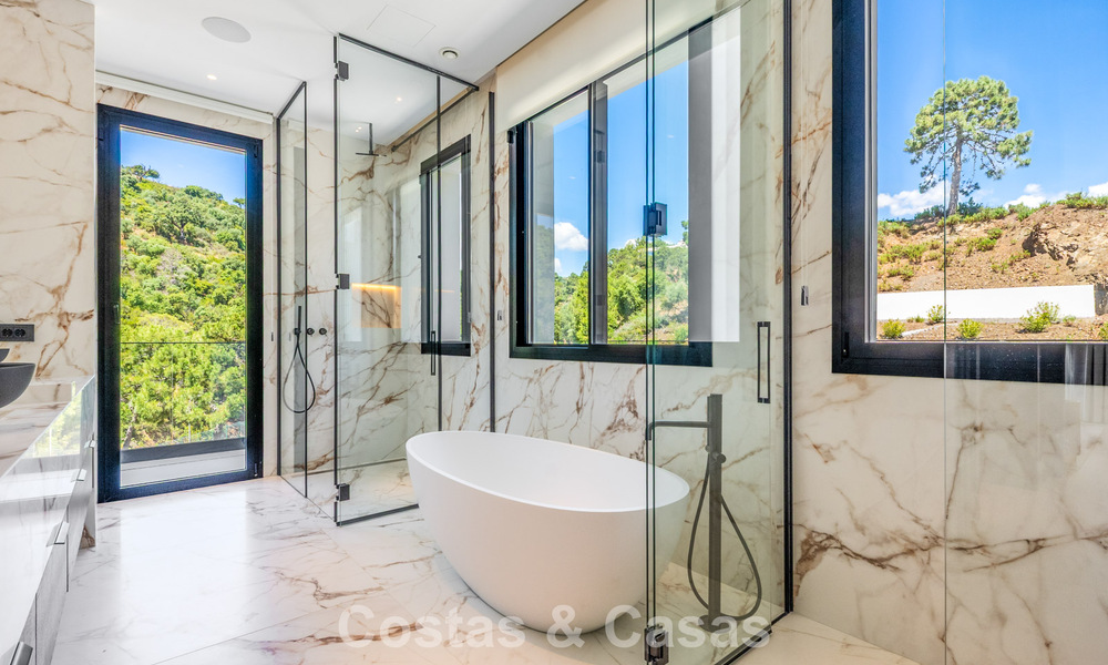 Villa de luxe contemporaine prête à emménager à vendre dans une résidence sécurisée à Marbella - Benahavís 802416