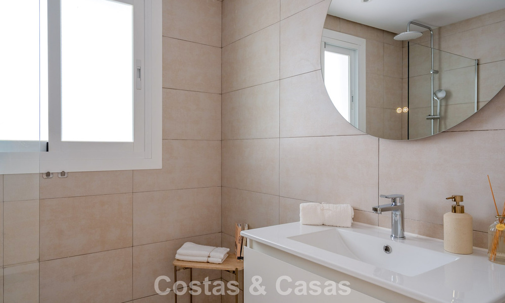 Appartement moderne rénové avec vue sur la mer à vendre dans les collines de Marbella - Benahavís 802439