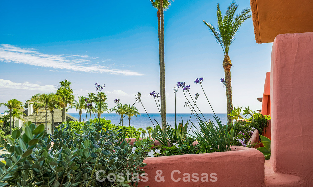 Appartement de luxe modernisé en front de mer à vendre dans une résidence prestigieuse entre Marbella et Estepona 802487